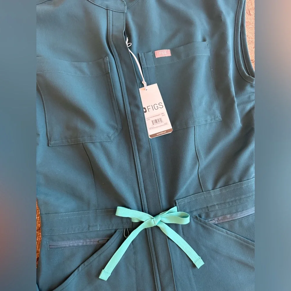 2-pcs! NWT Caribbean Blue XS FIGS Scrub Jumpsuit + long sleeve underscrub - Picture 3 of 10
